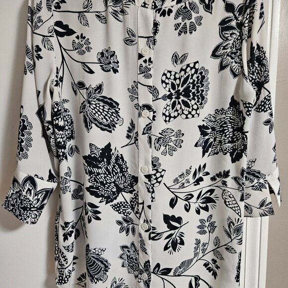 Banana Republic Back Button Blouse - Size M - Picture 5 of 6